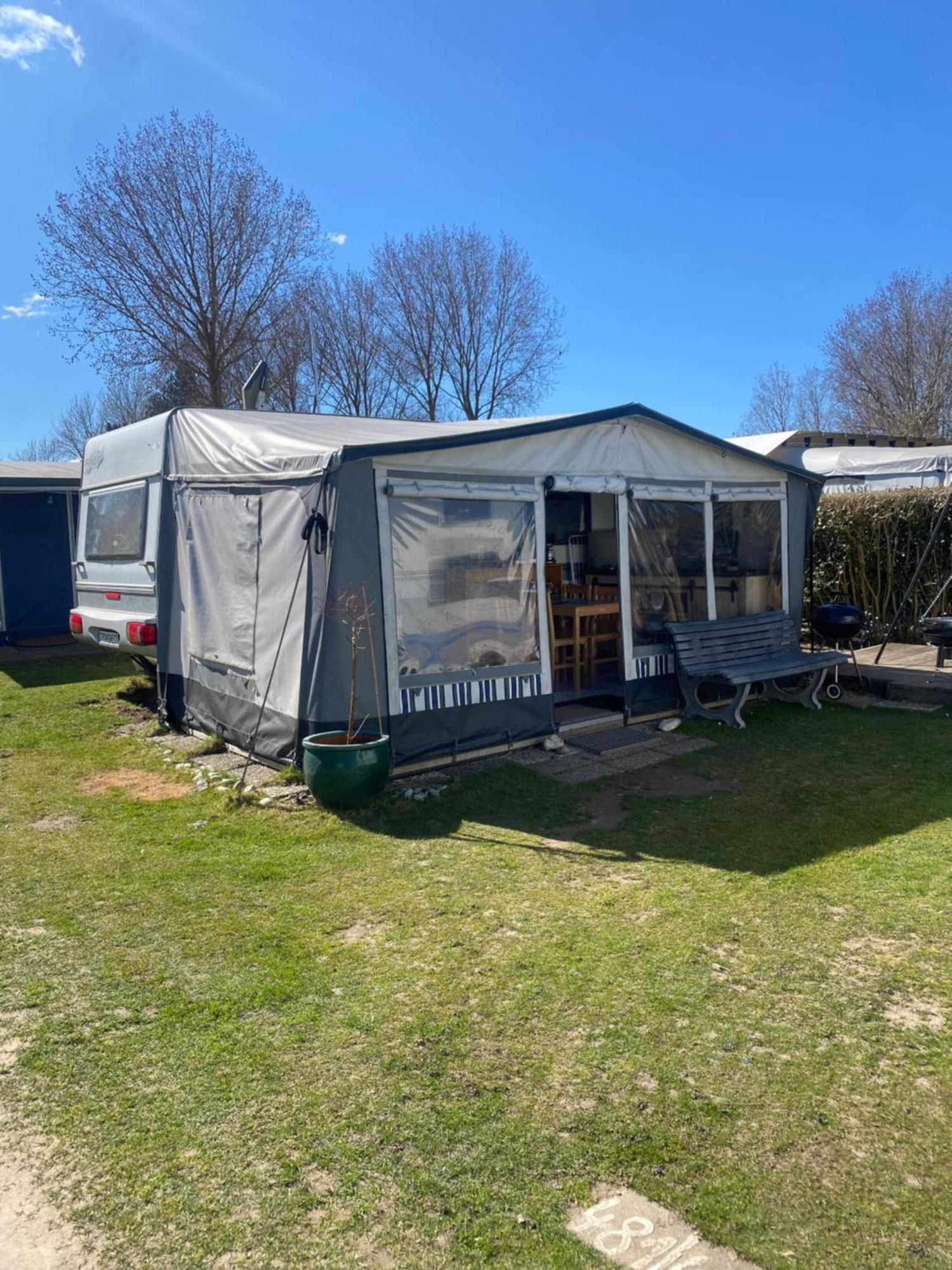 Wohnwagen Auf Dem Wulfenerhals Ca 150m Bis Zum Campingplatz Fehmarn